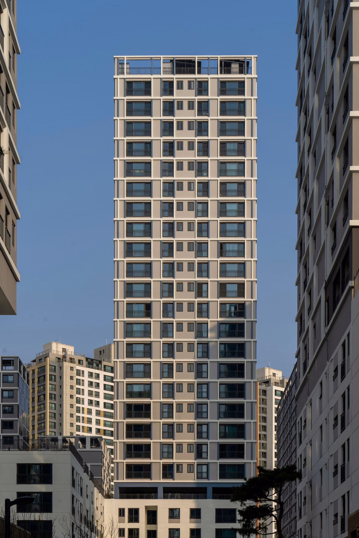 Torre residencial vista desde el exterior